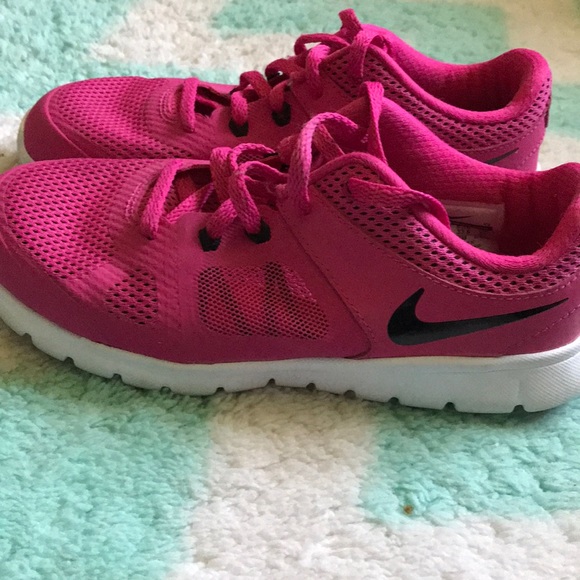 Other - Pink nike shoes